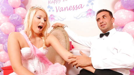 Svelte american teen Vanessa Cage fucked by big rod after good cock suck on the night party